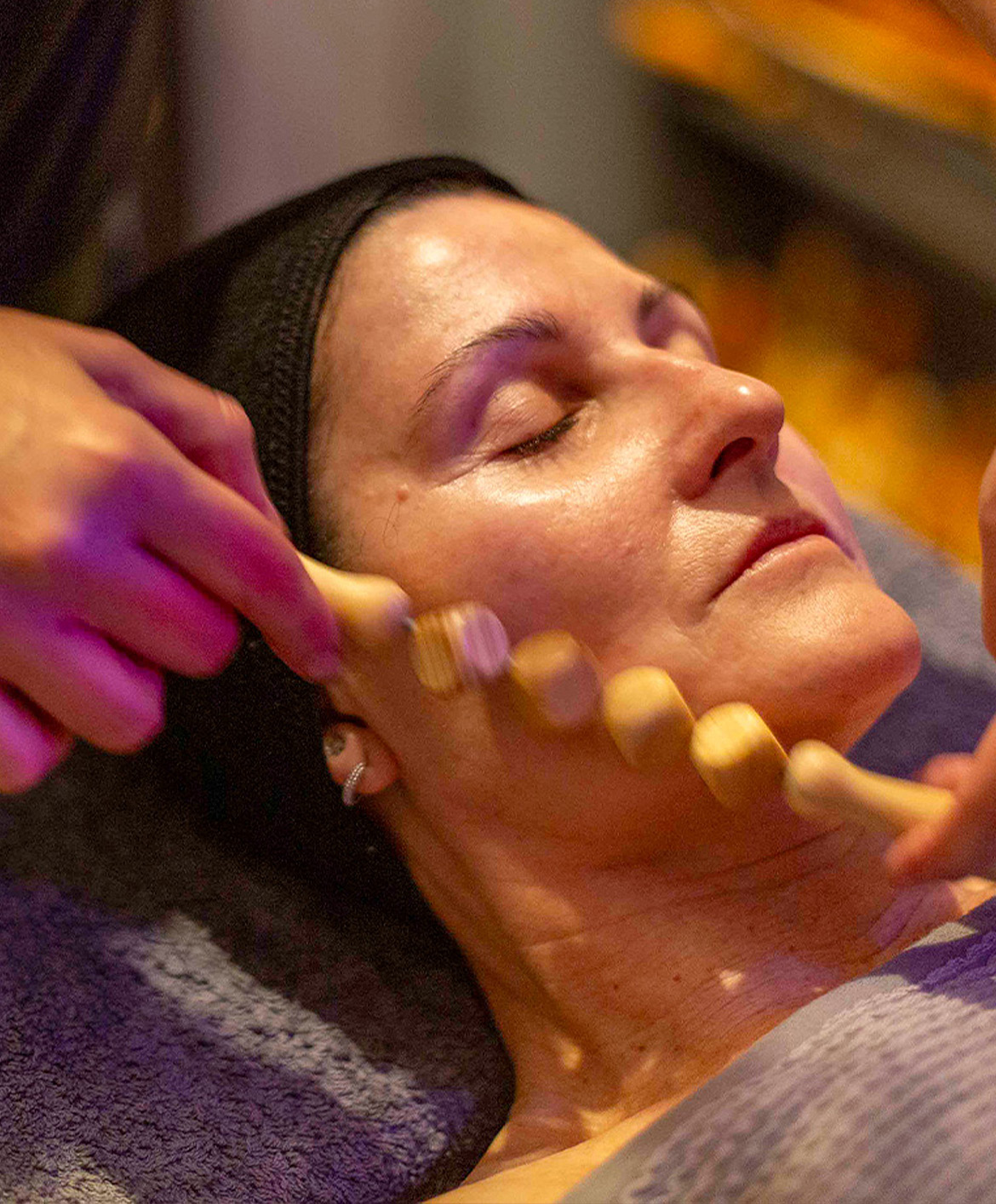 REFLEXOLOGIA FACIAL CON MADEROTERAPIA